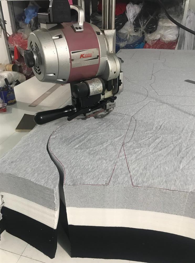 xưởng cắt áo thun 